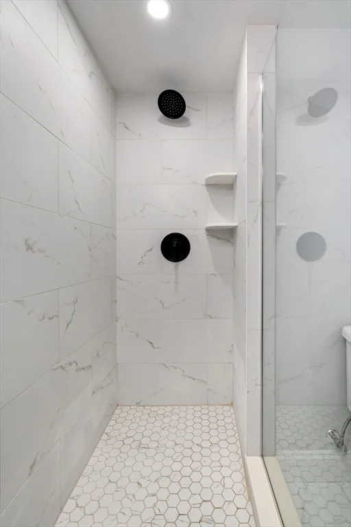 5 bed, 2 bath apartment for rent at 277 West Fifth St Unit 1, South Boston — photo 15 of 28