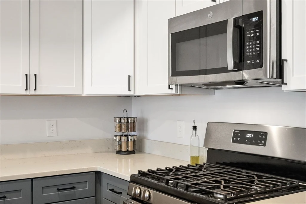 5 bed, 2 bath apartment for rent at 277 West Fifth St Unit 1, South Boston — photo 3 of 28