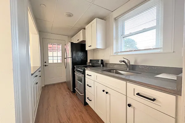 3 bed, 1 bath apartment for rent at 278 Cabot St Unit 3, Beverly — photo 4 of 14