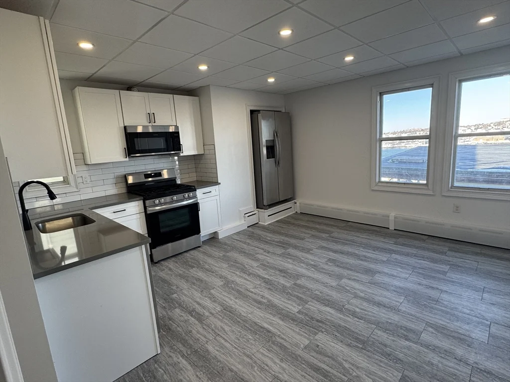 3 bed, 1 bath apartment for rent at 278 E Eagle Unit 3, East Boston — photo 2 of 12