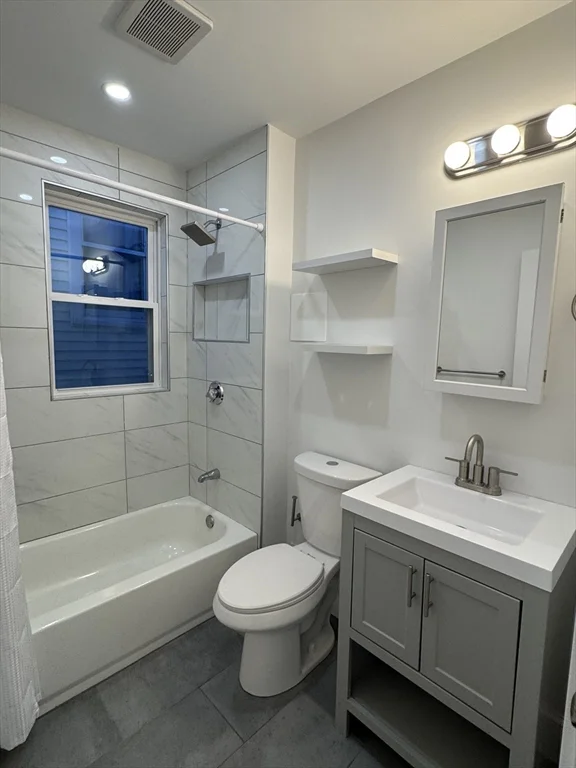 3 bed, 1 bath apartment for rent at 278 E Eagle Unit 3, East Boston — photo 4 of 12