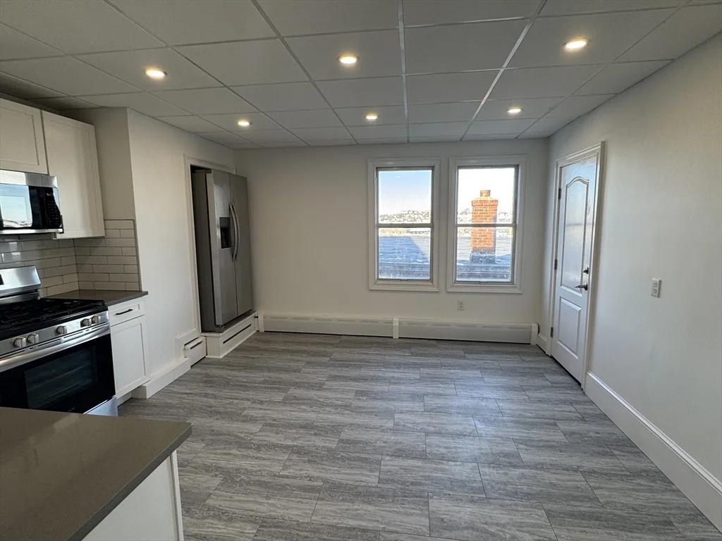 3 bed, 1 bath apartment for rent at 278 E Eagle Unit 3, East Boston — photo 3 of 12