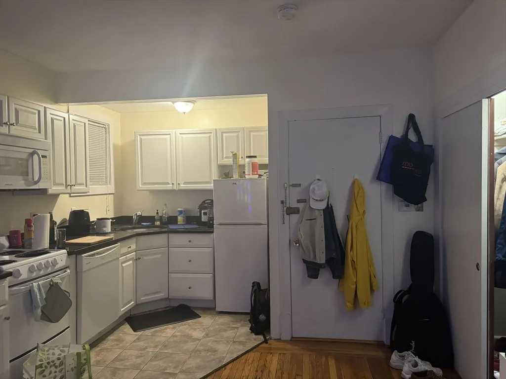 Studio bed, 1 bath apartment for rent at 278 Harvard St Unit 6, Mid-Cambridge — photo 7 of 7