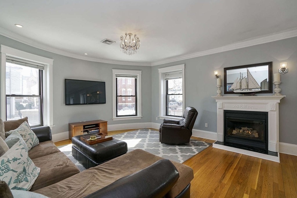 3 bed, 2 bath apartment for rent at 278 K St Unit 1, South Boston