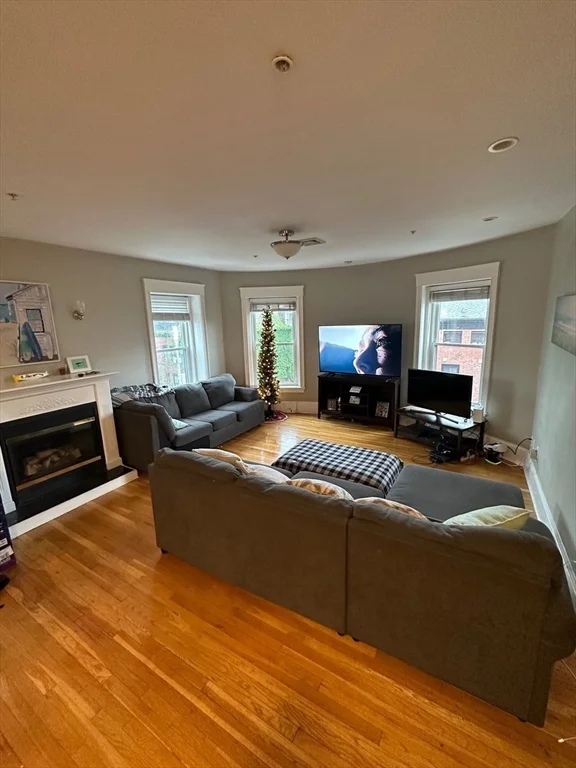 3 bed, 2 bath apartment for rent at 278 K St Unit 6, Boston — photo 2 of 7