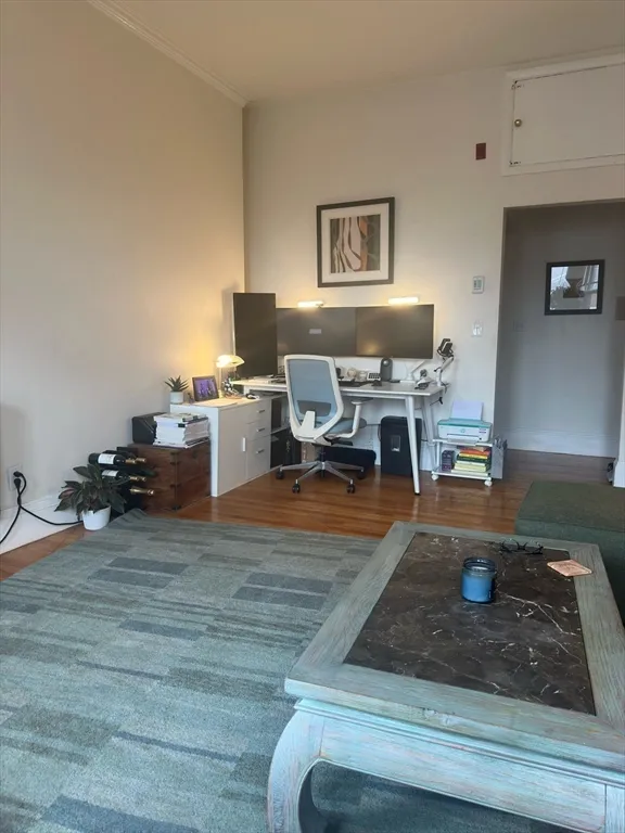 1 bed, 1 bath apartment for rent at 279 Beacon St Unit 9, Back Bay — photo 2 of 5