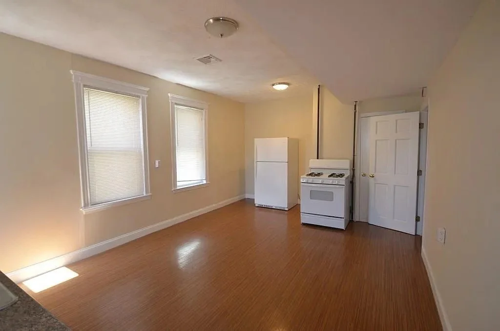 3 bed, 1 bath apartment for rent at 279 Broadway St Unit 2F, Central Square — photo 2 of 9