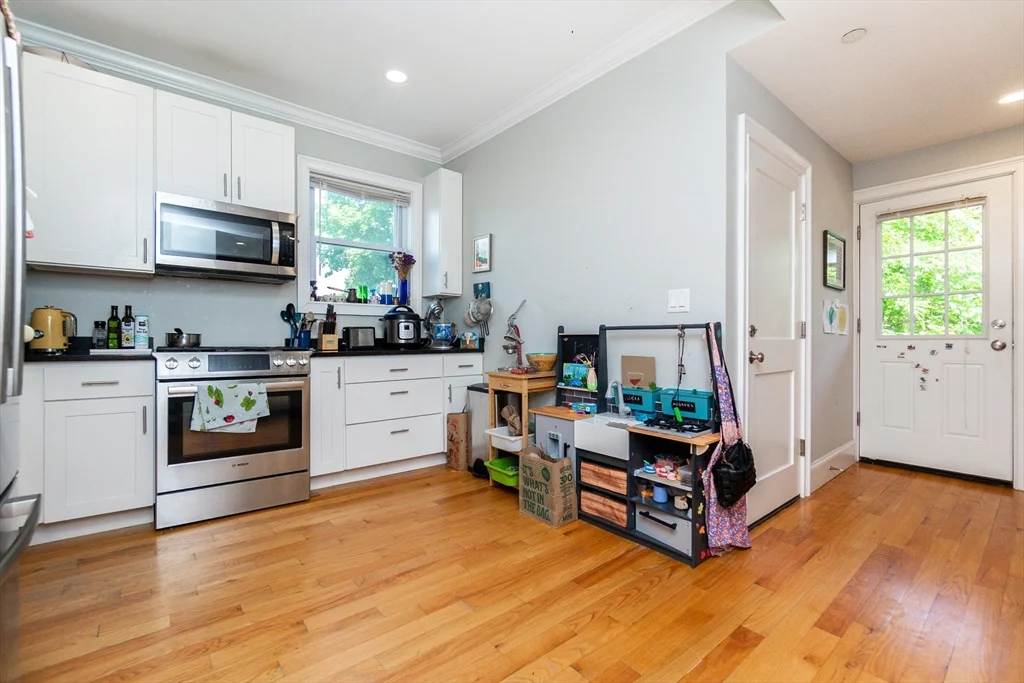 4 bed, 2 bath apartment for rent at 279 Concord Ave Unit 2, Neighborhood Nine — photo 24 of 30