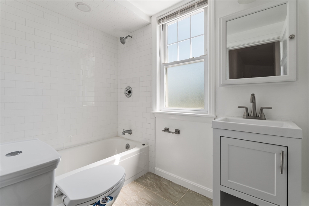 4 bed, 2 bath apartment for rent at 279 E Squantum St Unit 1, North Quincy — photo 12 of 15