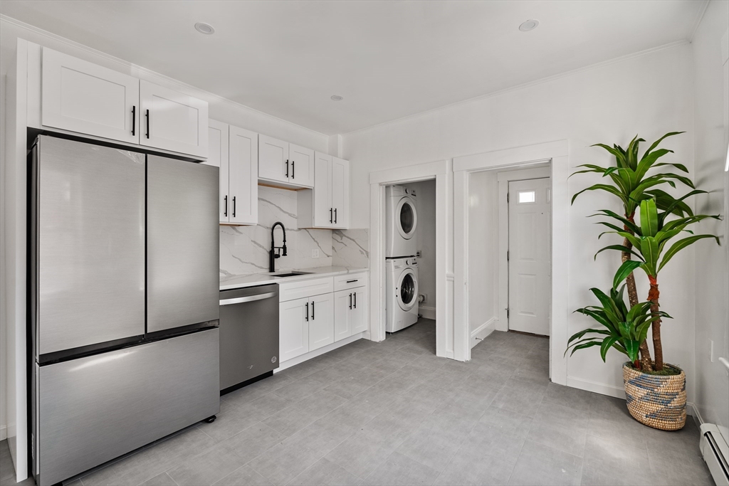 4 bed, 2 bath apartment for rent at 279 E Squantum St Unit 1, North Quincy — photo 1 of 15