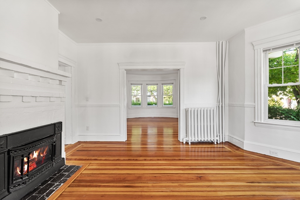 4 bed, 2 bath apartment for rent at 279 E Squantum St Unit 1, North Quincy — photo 4 of 15