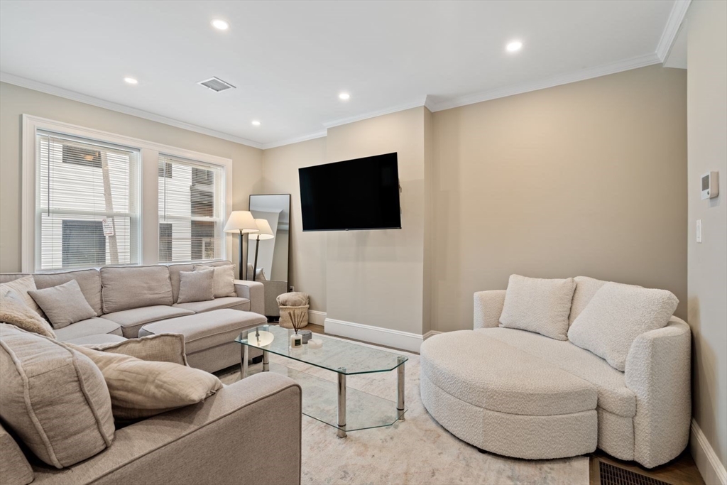 4 bed, 3 bath apartment for rent at 279 Gold St Unit 1, South Boston — photo 8 of 29