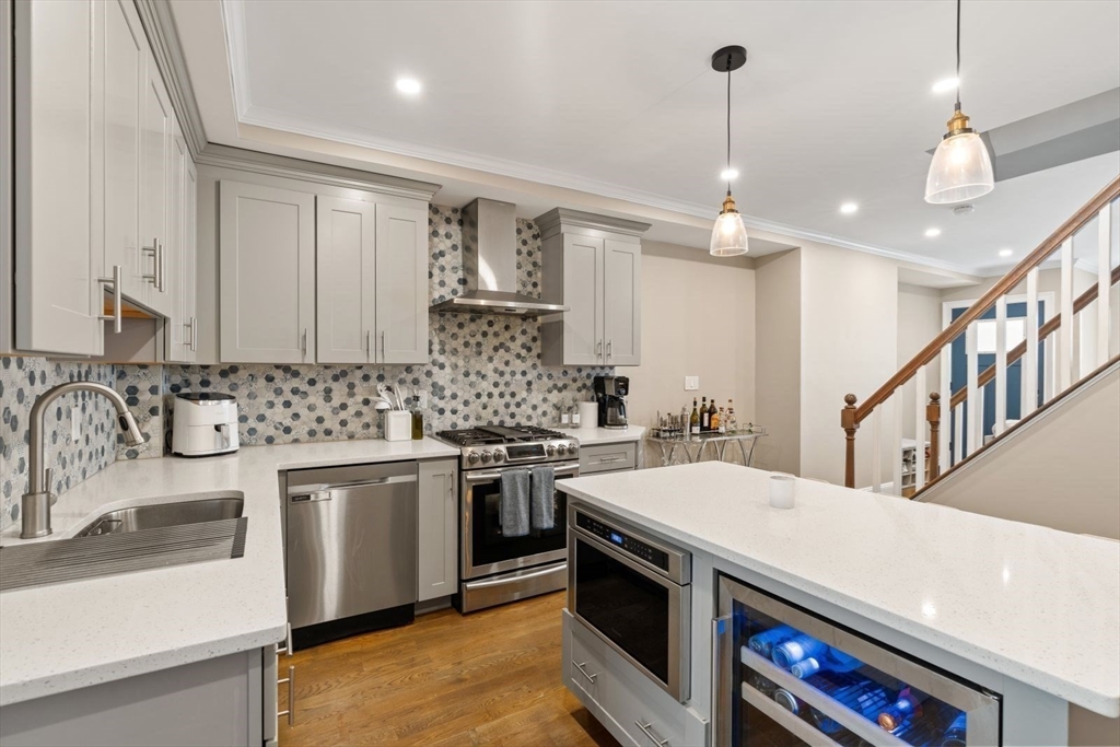 4 bed, 3 bath apartment for rent at 279 Gold St Unit 1, South Boston — photo 2 of 29