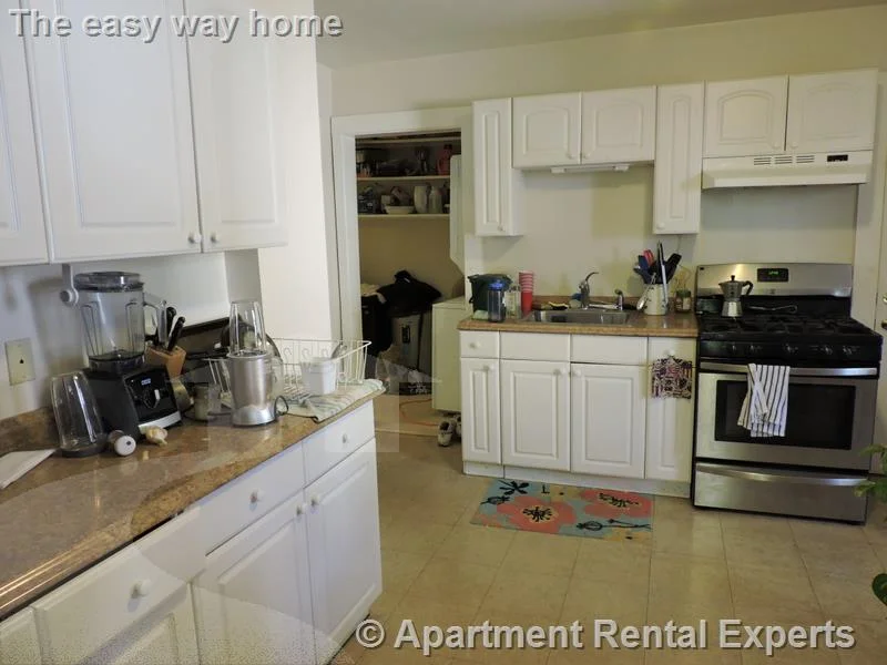 3 bed, 1 bath apartment for rent at 279 Pearl St Unit 1R, Cambridgeport — photo 7 of 11