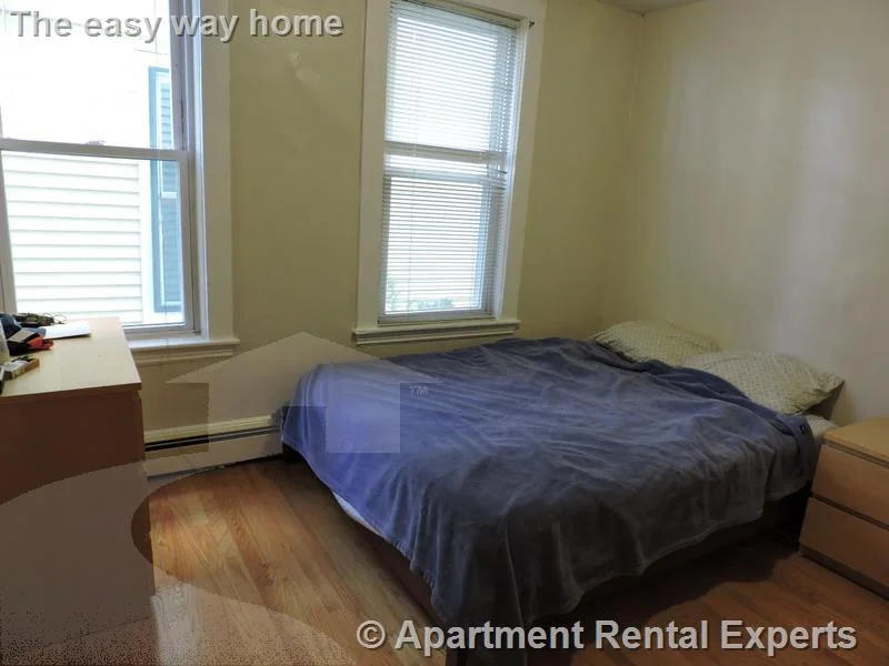 3 bed, 1 bath apartment for rent at 279 Pearl St Unit 1R, Cambridgeport — photo 5 of 11