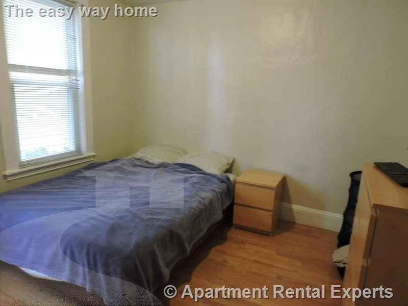 3 bed, 1 bath apartment for rent at 279 Pearl St Unit 1R, Cambridgeport — photo 4 of 11