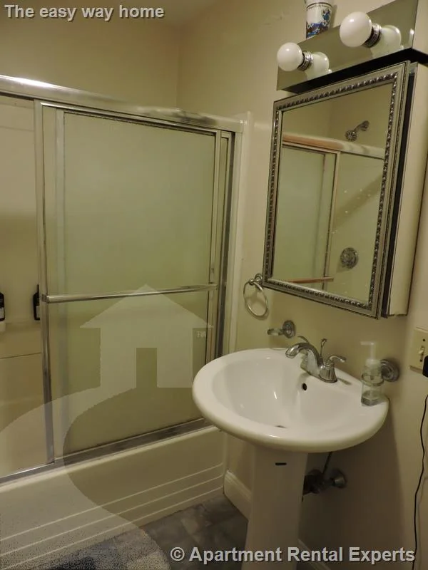 3 bed, 1 bath apartment for rent at 279 Pearl St Unit 1R, Cambridgeport — photo 9 of 11