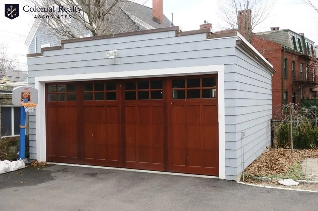 4 bed, 2.5 bath apartment for rent at 279 Walnut St Unit 2, High Street Hill — photo 9 of 12