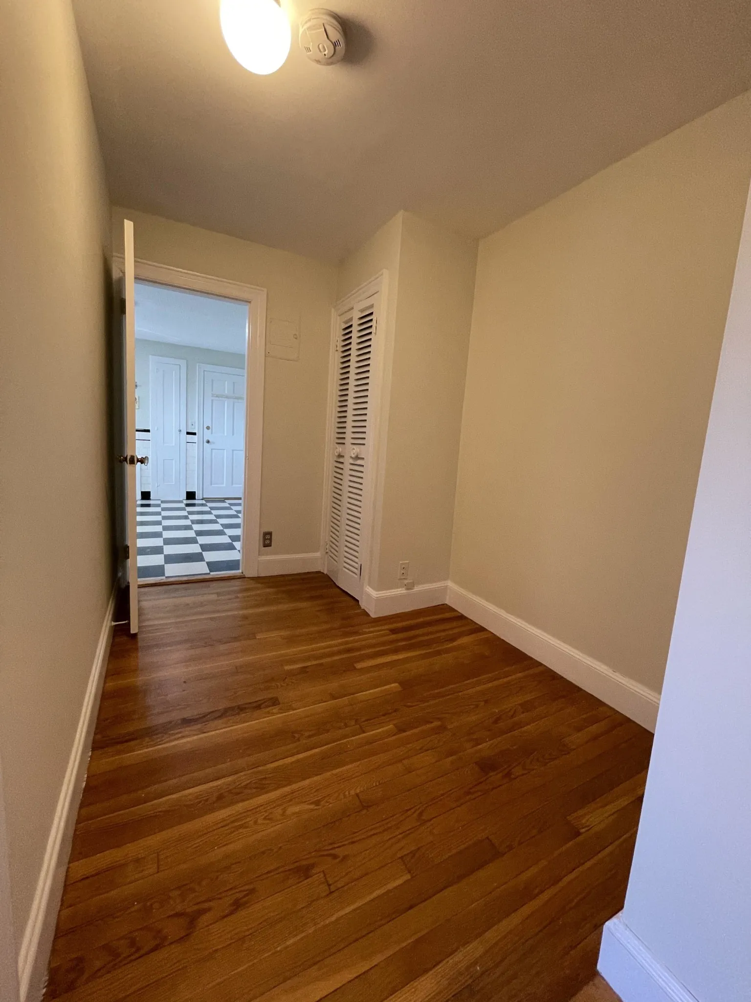 1.5 bed, 1 bath apartment for rent at 279 Washington St Unit 2, Ward Two — photo 6 of 11