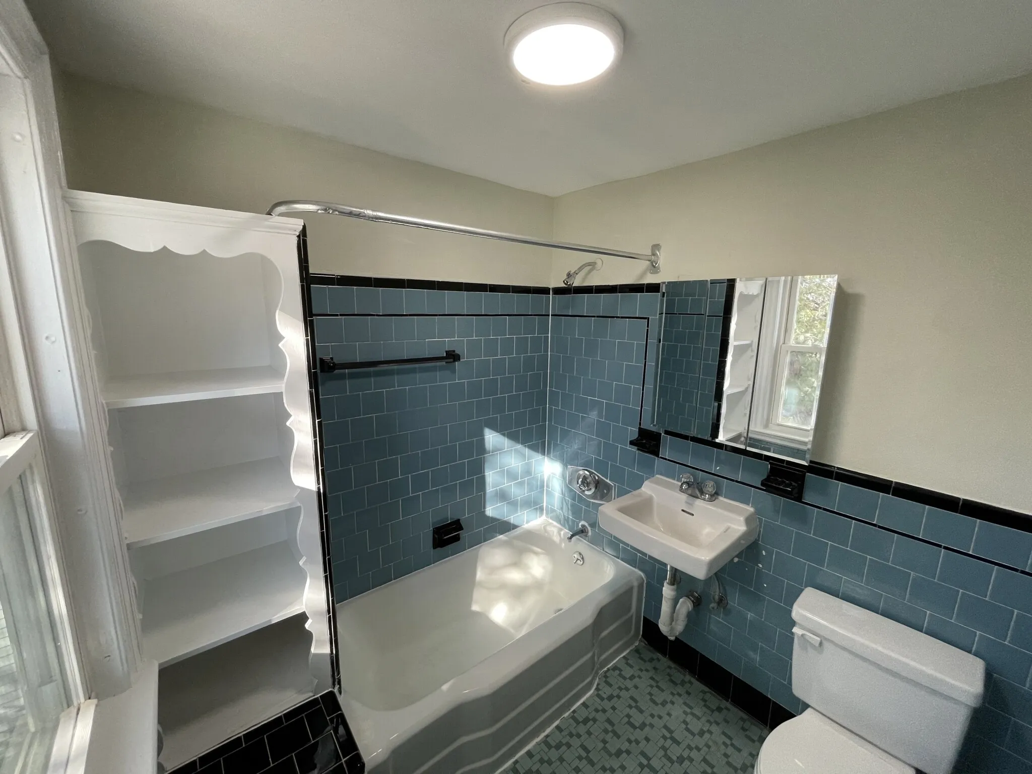 1.5 bed, 1 bath apartment for rent at 279 Washington St Unit 2, Ward Two — photo 4 of 11