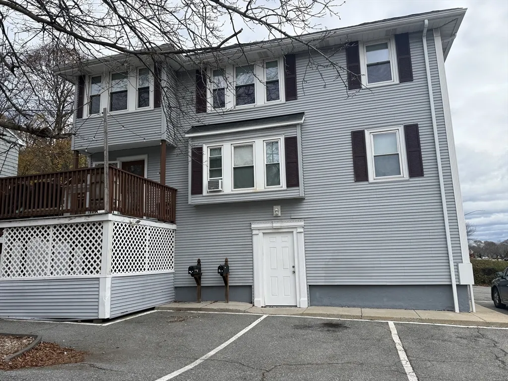 2 bed, 1 bath apartment for rent at 279 West Fellsway Unit 1, Medford — photo 2 of 9