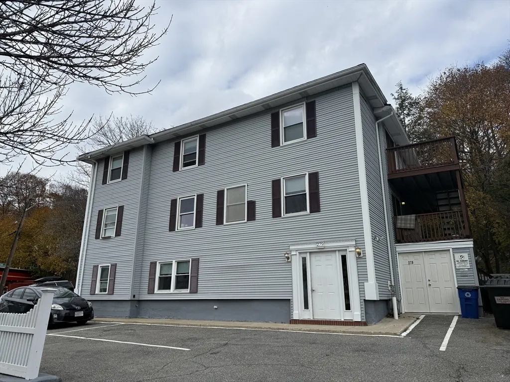 2 bed, 1 bath apartment for rent at 279 West Fellsway Unit 1, Medford — photo 1 of 9