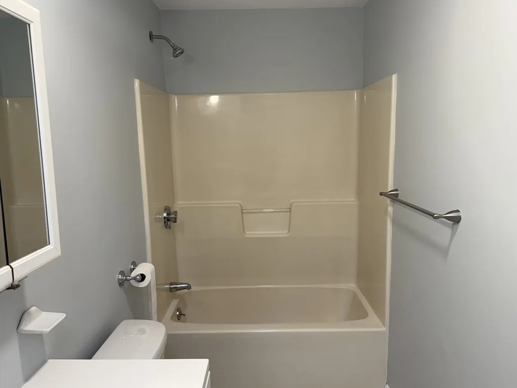 2 bed, 1 bath apartment for rent at 279 West Fellsway Unit 1, Medford — photo 8 of 9