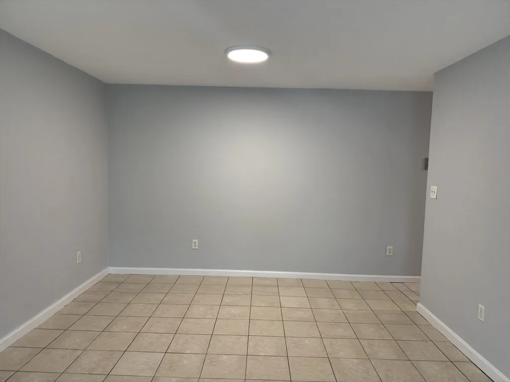 2 bed, 1 bath apartment for rent at 279 West Fellsway Unit 1, Medford — photo 4 of 9