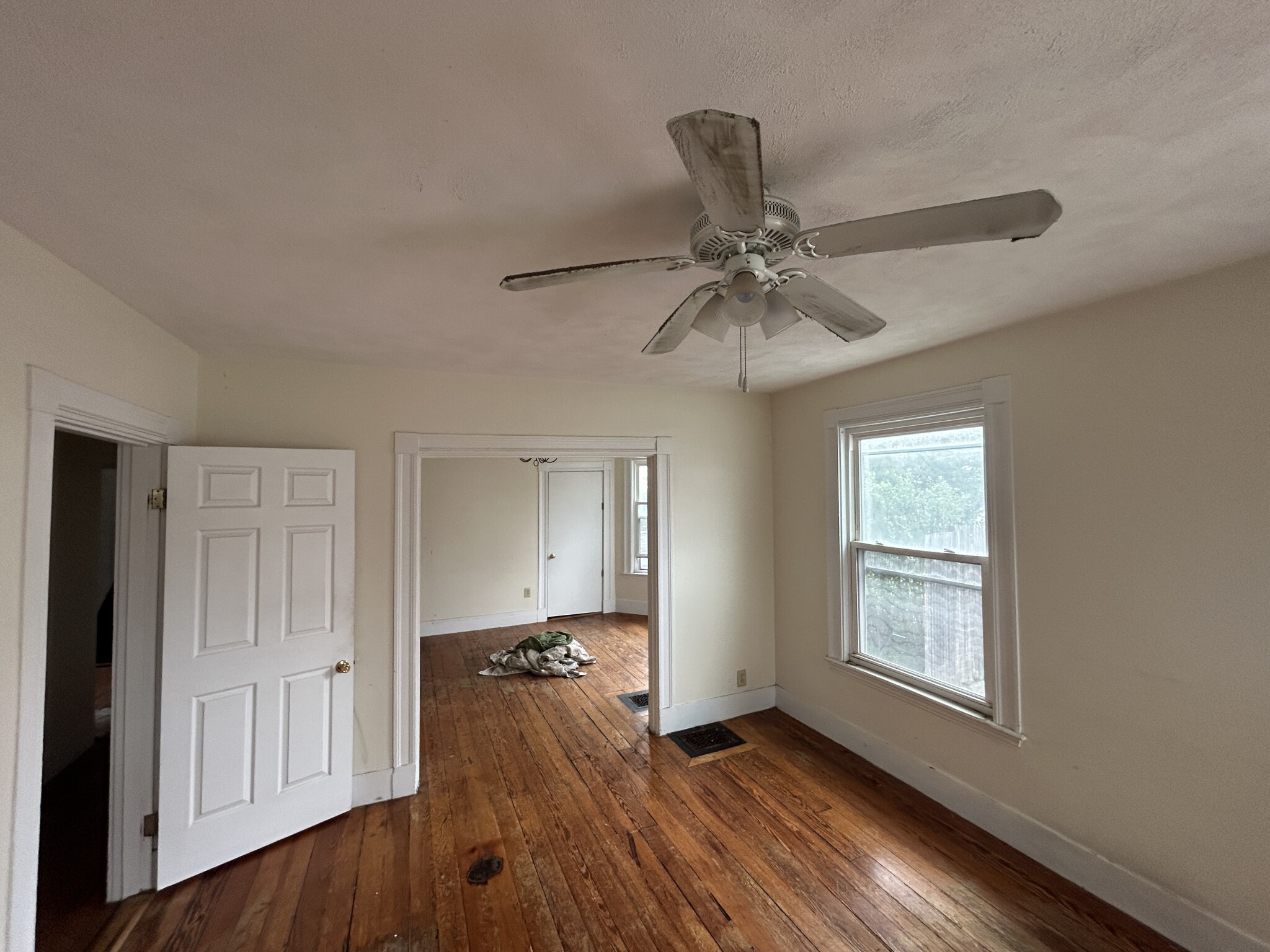 4 bed, 1 bath apartment for rent at 27R Albion St Unit 1, Powder House Square — photo 2 of 22