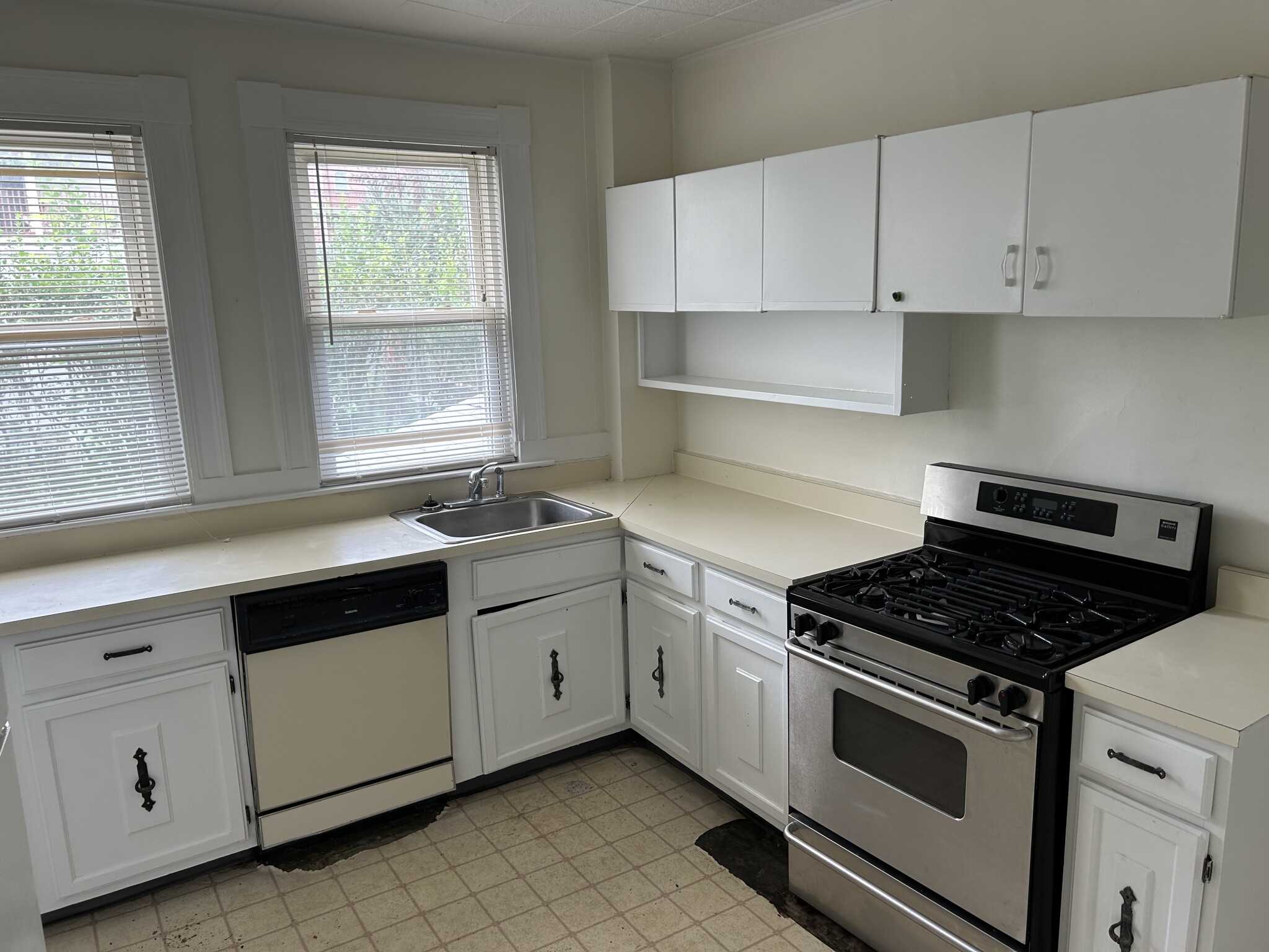4 bed, 1 bath apartment for rent at 27R Albion St Unit 1, Powder House Square — photo 16 of 22