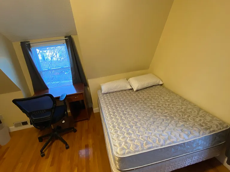 5 bed, 2 bath apartment for rent at 27R Albion St Unit 2, Powder House Square — photo 11 of 26
