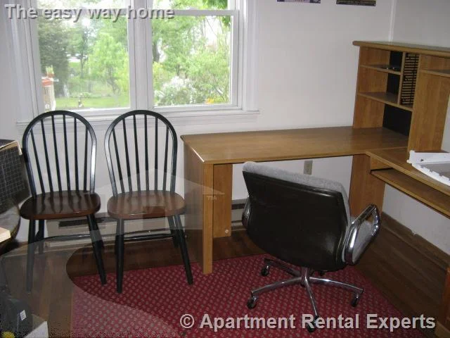 5 bed, 2 bath apartment for rent at 27R Albion St Unit 2, Spring Hill — photo 5 of 9