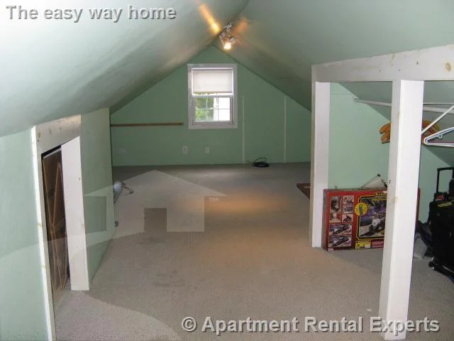 5 bed, 2 bath apartment for rent at 27R Albion St Unit 2, Spring Hill — photo 8 of 9