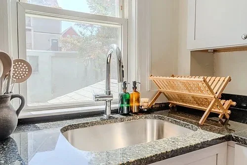 4 bed, 1 bath apartment for rent at 27R Albion Unit 1, Spring Hill — photo 9 of 36