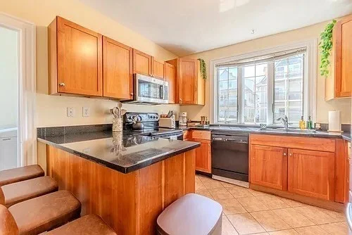 5 bed, 2 bath apartment for rent at 27R Albion Unit 2, Spring Hill — photo 11 of 42