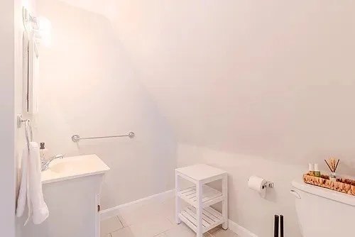5 bed, 2 bath apartment for rent at 27R Albion Unit 2, Spring Hill — photo 12 of 42