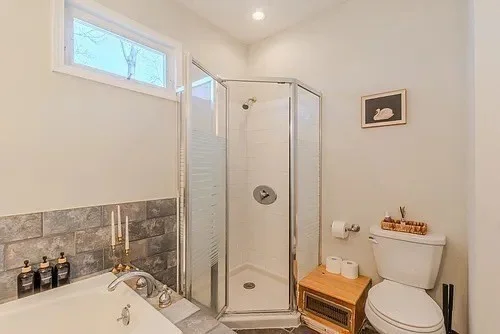 5 bed, 2 bath apartment for rent at 27R Albion Unit 2, Spring Hill — photo 34 of 42