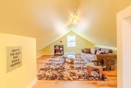 5 bed, 2 bath apartment for rent at 27R Albion Unit 2, Spring Hill — photo 17 of 42