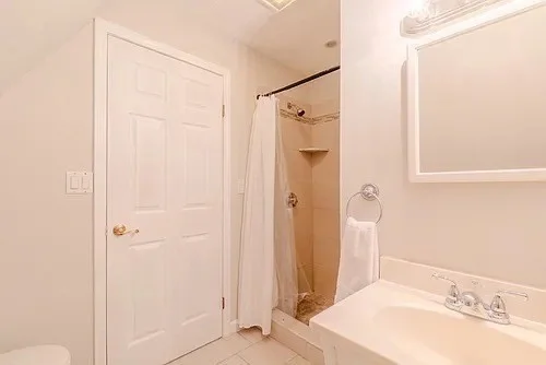 5 bed, 2 bath apartment for rent at 27R Albion Unit 2, Spring Hill — photo 23 of 42