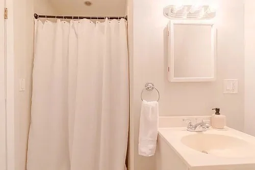 5 bed, 2 bath apartment for rent at 27R Albion Unit 2, Spring Hill — photo 22 of 42