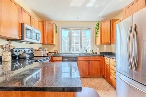 5 bed, 2 bath apartment for rent at 27R Albion Unit 2, Spring Hill — photo 10 of 42