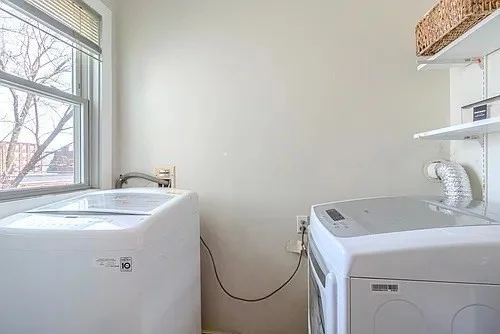 5 bed, 2 bath apartment for rent at 27R Albion Unit 2, Spring Hill — photo 1 of 42