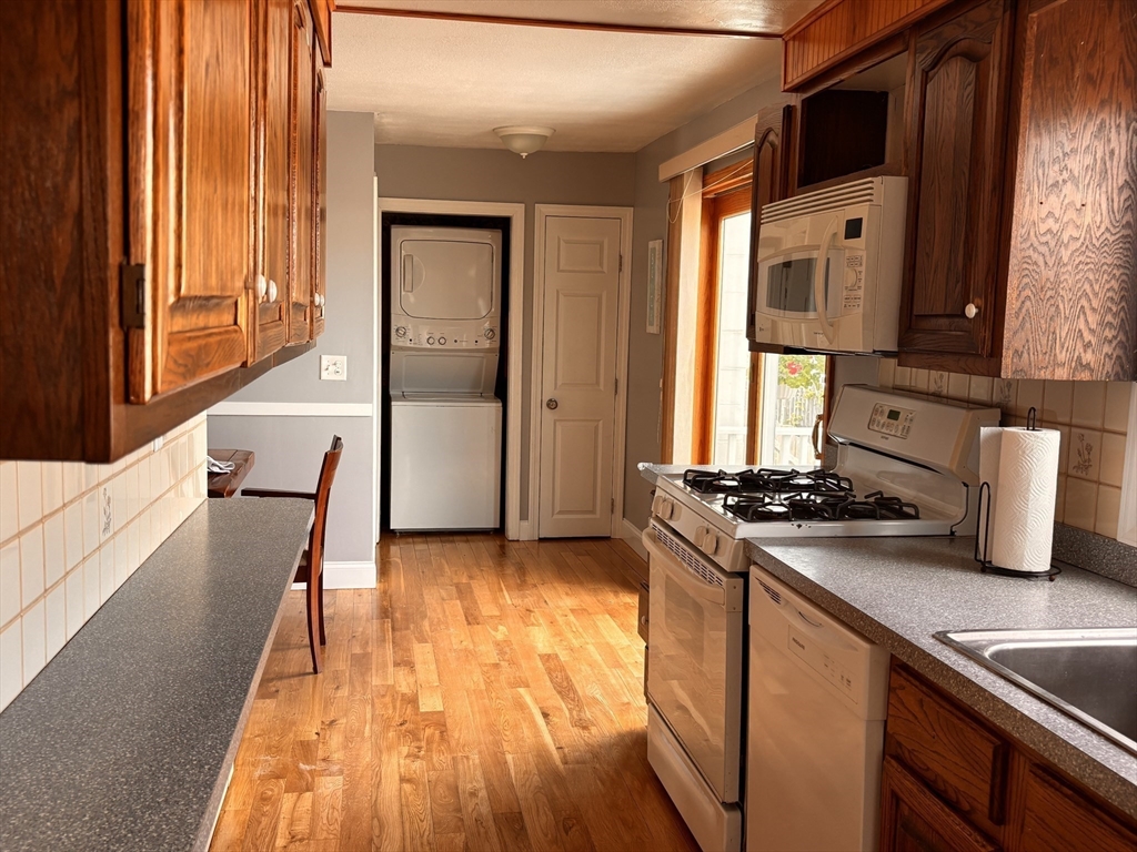 4 bed, 2 bath apartment for rent at 28 13th Rd(winter Rental), Marshfield — photo 5 of 12