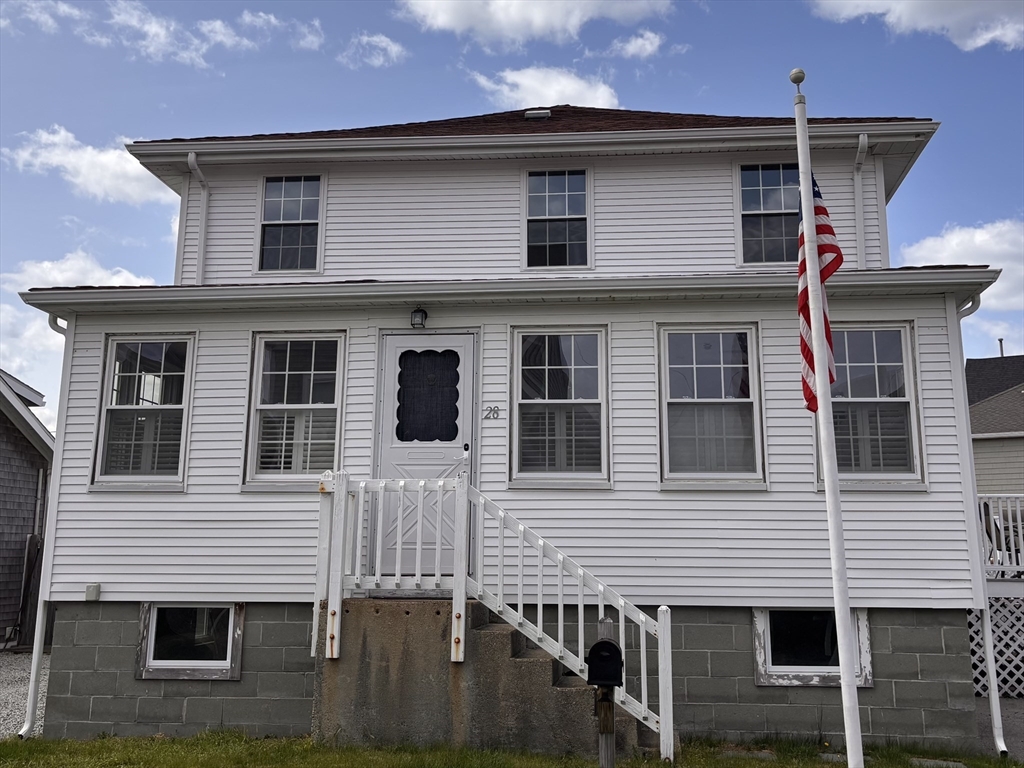 4 bed, 2 bath apartment for rent at 28 13th Rd(winter Rental), Marshfield — photo 1 of 12