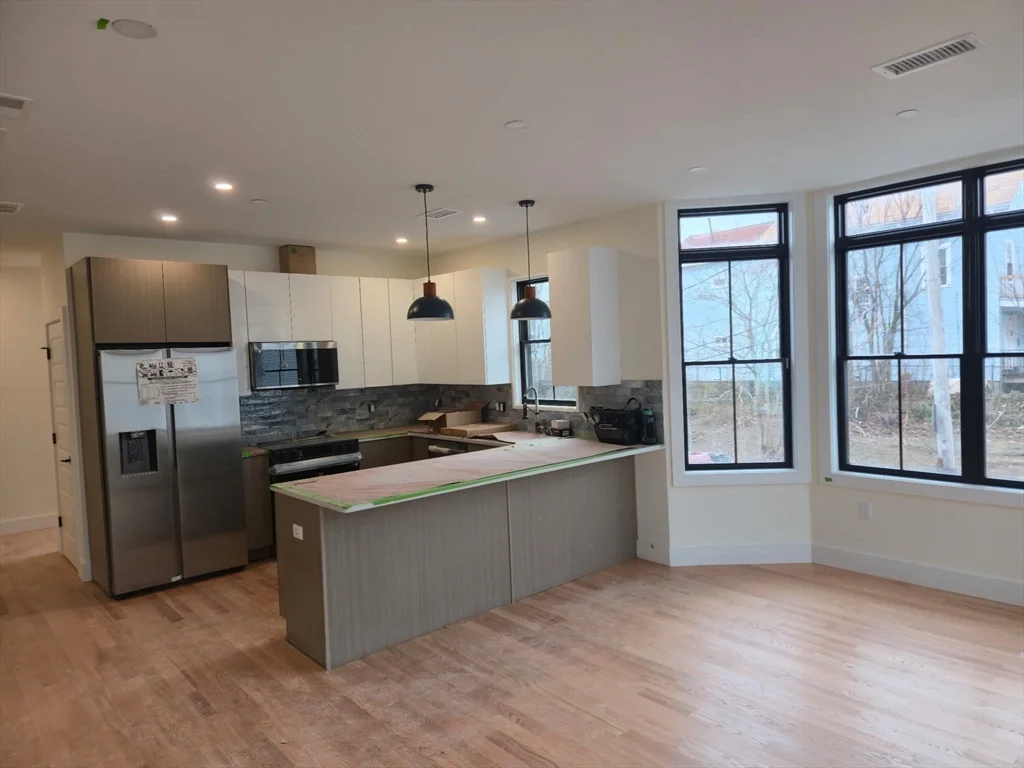 2 bed, 2 bath apartment for rent at 28-30 Clifton Unit 4, Roxbury — photo 5 of 10