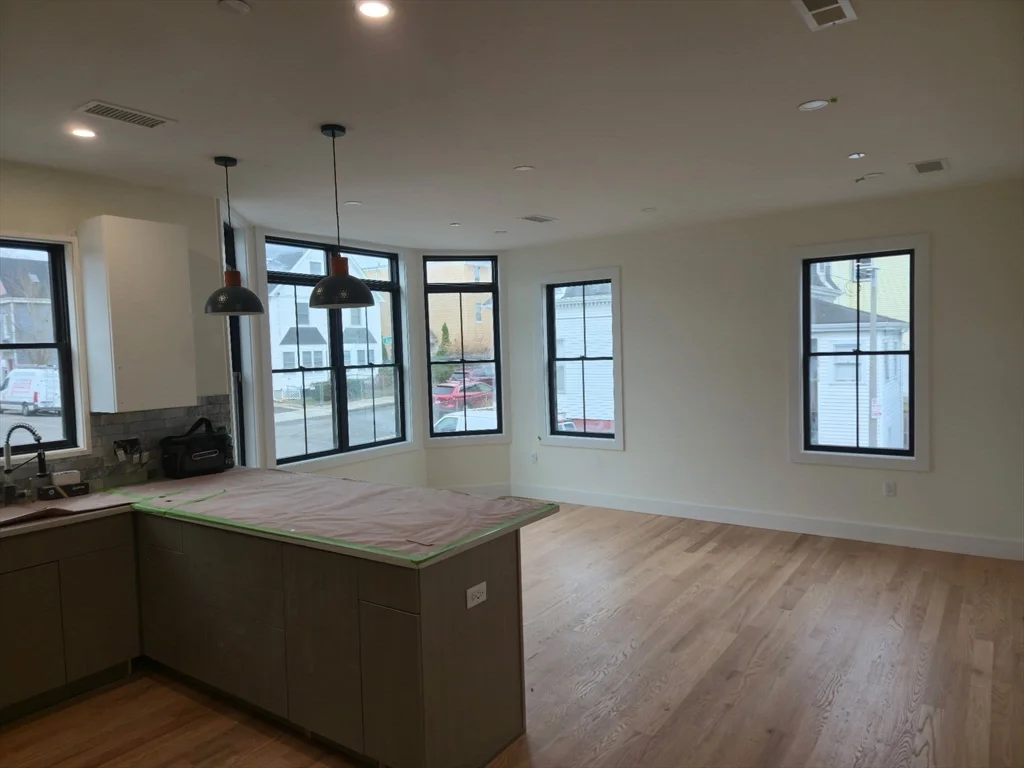 2 bed, 2 bath apartment for rent at 28-30 Clifton Unit 6, Roxbury — photo 4 of 10