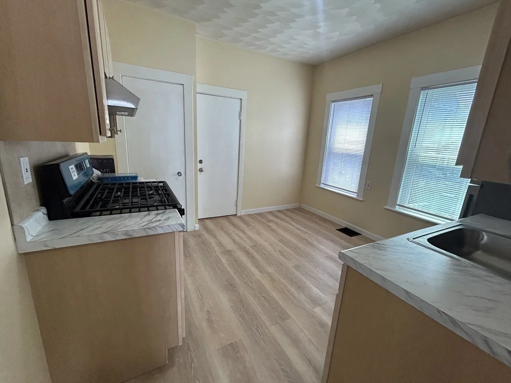 3 bed, 1 bath apartment for rent at 28-30 Harvey St Unit 1, Everett — photo 4 of 14