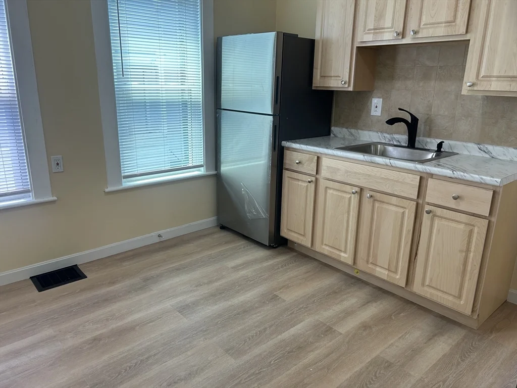 3 bed, 1 bath apartment for rent at 28-30 Harvey St Unit 1, Everett — photo 2 of 14