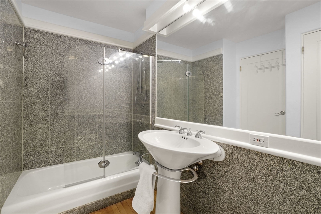 3 bed, 2 bath apartment for rent at 28 Atlantic Ave Unit 317, Waterfront — photo 23 of 35