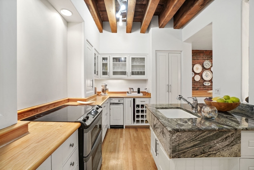 3 bed, 2 bath apartment for rent at 28 Atlantic Ave Unit 317, Waterfront — photo 17 of 35